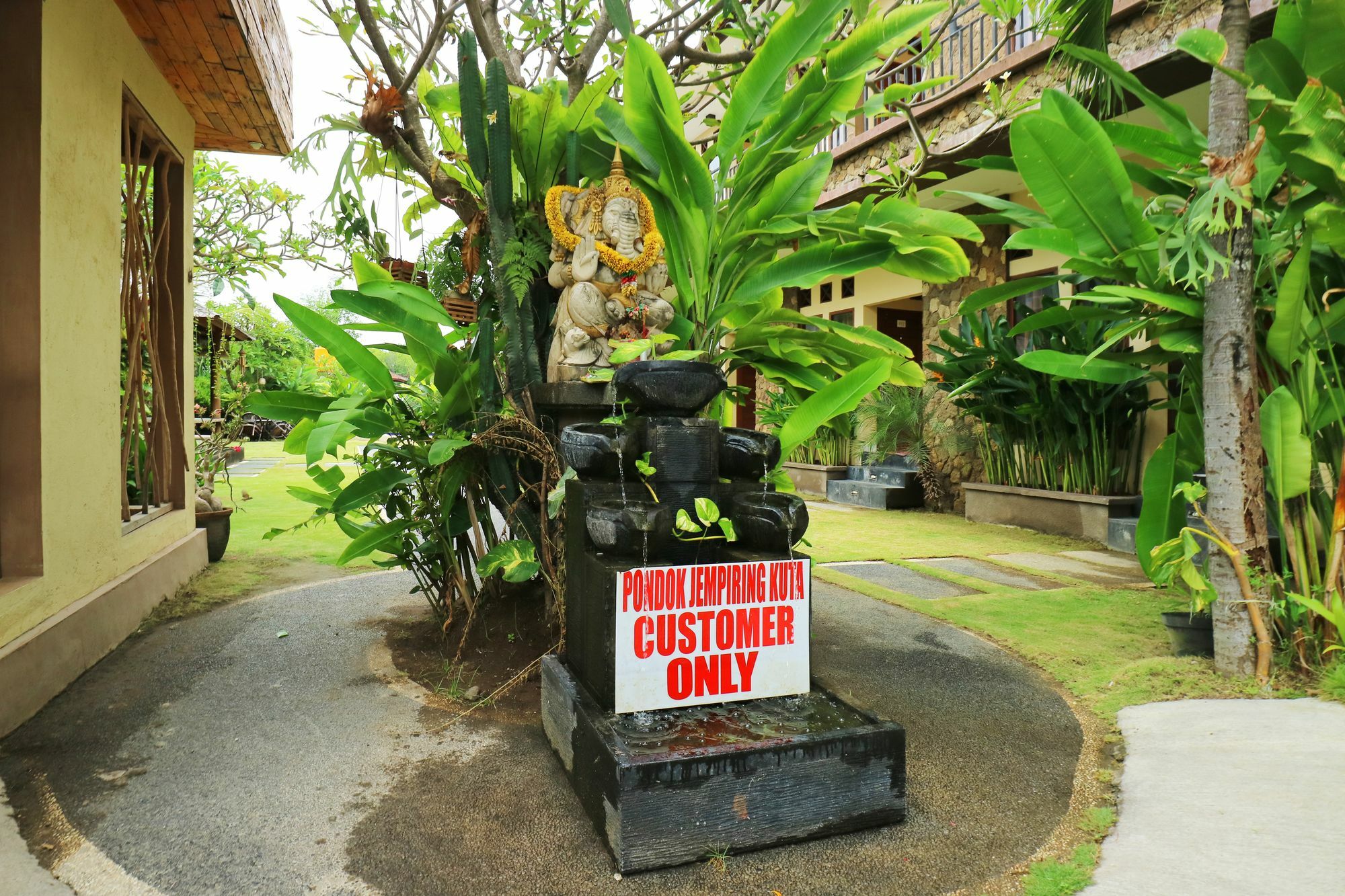 ปนด็อก เจมพิริง กูตา บาหลี Hotel ภายนอก รูปภาพ